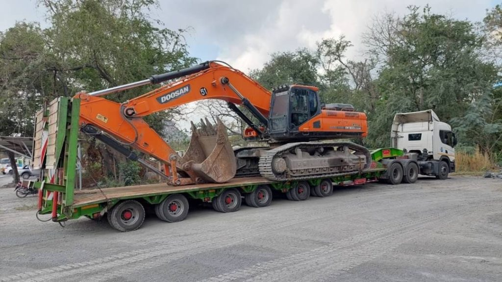 บริการการรถเฉพาะกิจขนย้ายเครื่องจักรหนัก โทร 0888000456 - บริการรถเทรลเลอร์ 6 เพลา บรรทุกหนักพิเศษ 35-50-60 ตันติดต่อ 0818900005 , 0888000456 , 0800628488 เทรลเลอร์บรรทุกของหนัก